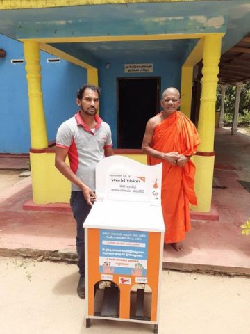16 தம்ம பள்ளிகளுக்கு நன்கொடை