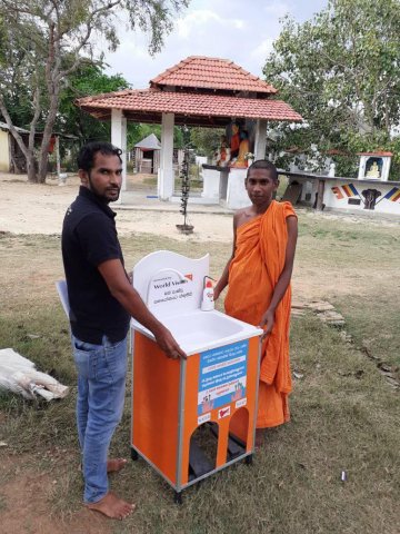 16 தம்ம பள்ளிகளுக்கு நன்கொடை